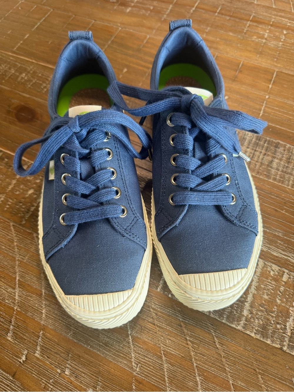 Cariuma Navy Blue OCA Low Canvas Sneakers Size Women’s 7